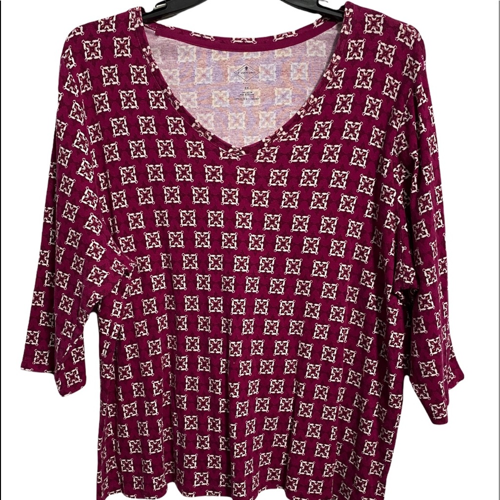 EUC•Women’s 3/4 sleeve print V neck in Cranberry 3X